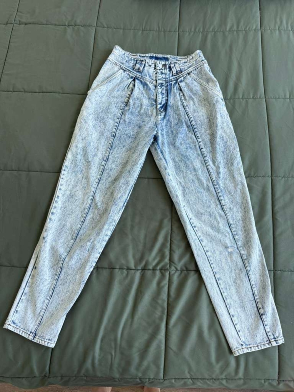Light Wash Women’s Jeans - High Waist Pleated Front